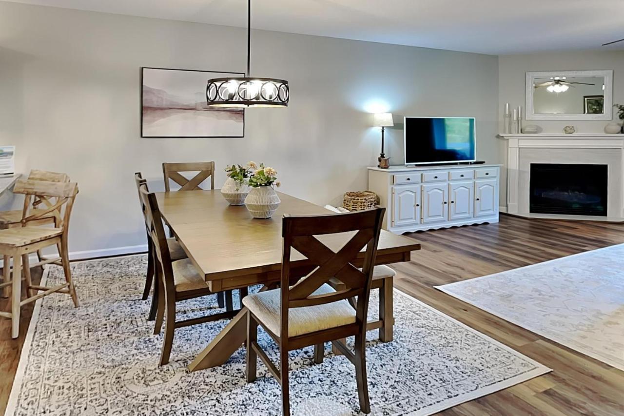 Apartment Family Gathering Whispering Pines 514