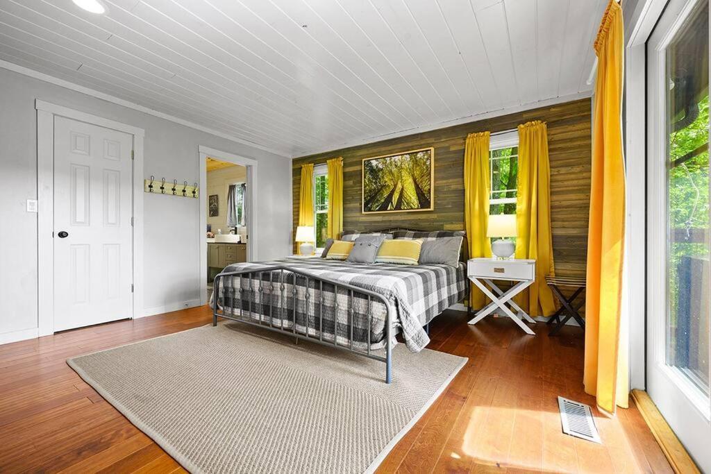 Chic Private W/ Epic Views & Amenities! *