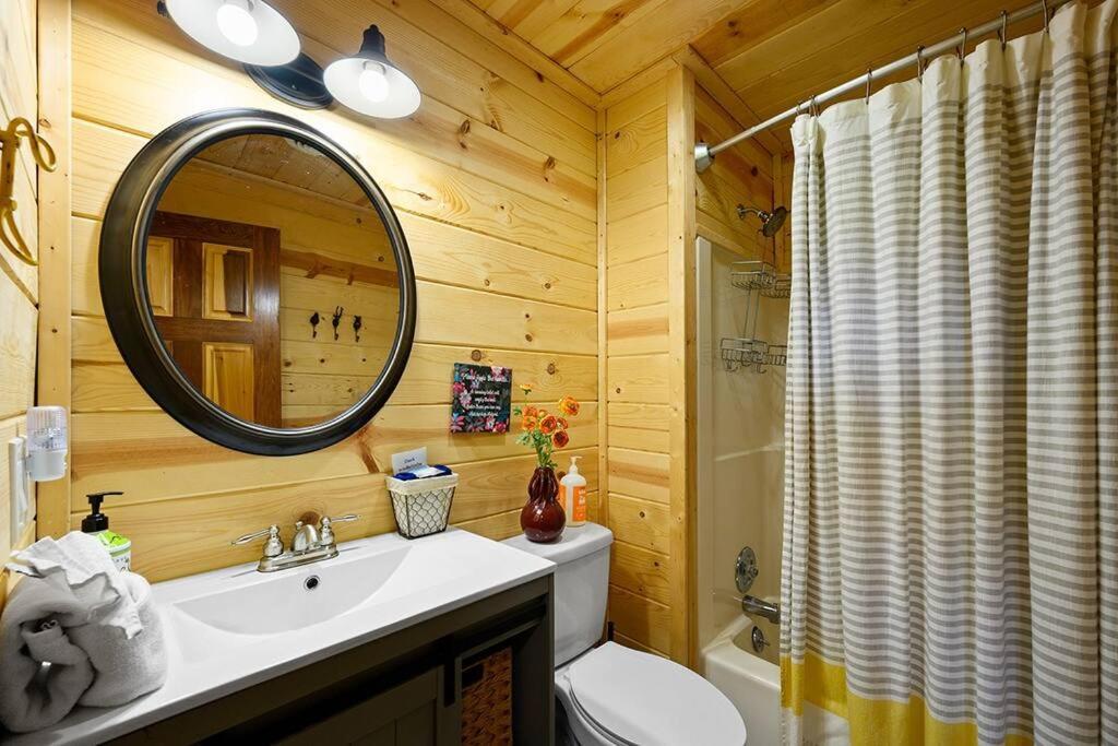 Holiday home Chic Private W/ Epic Views & Amenities!