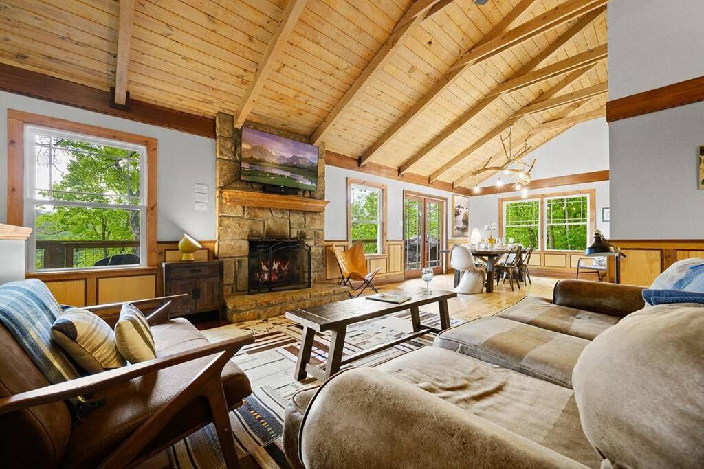Holiday home Chic Private W/ Epic Views & Amenities! Pigeon Forge