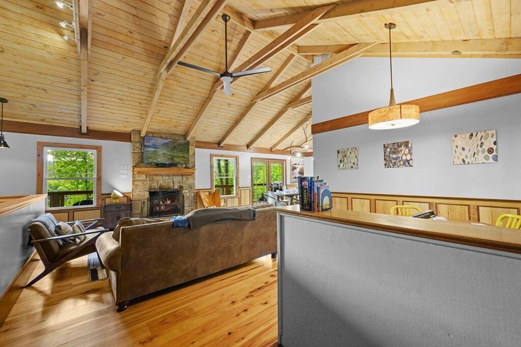 Chic Private W/ Epic Views & Amenities! Pigeon Forge