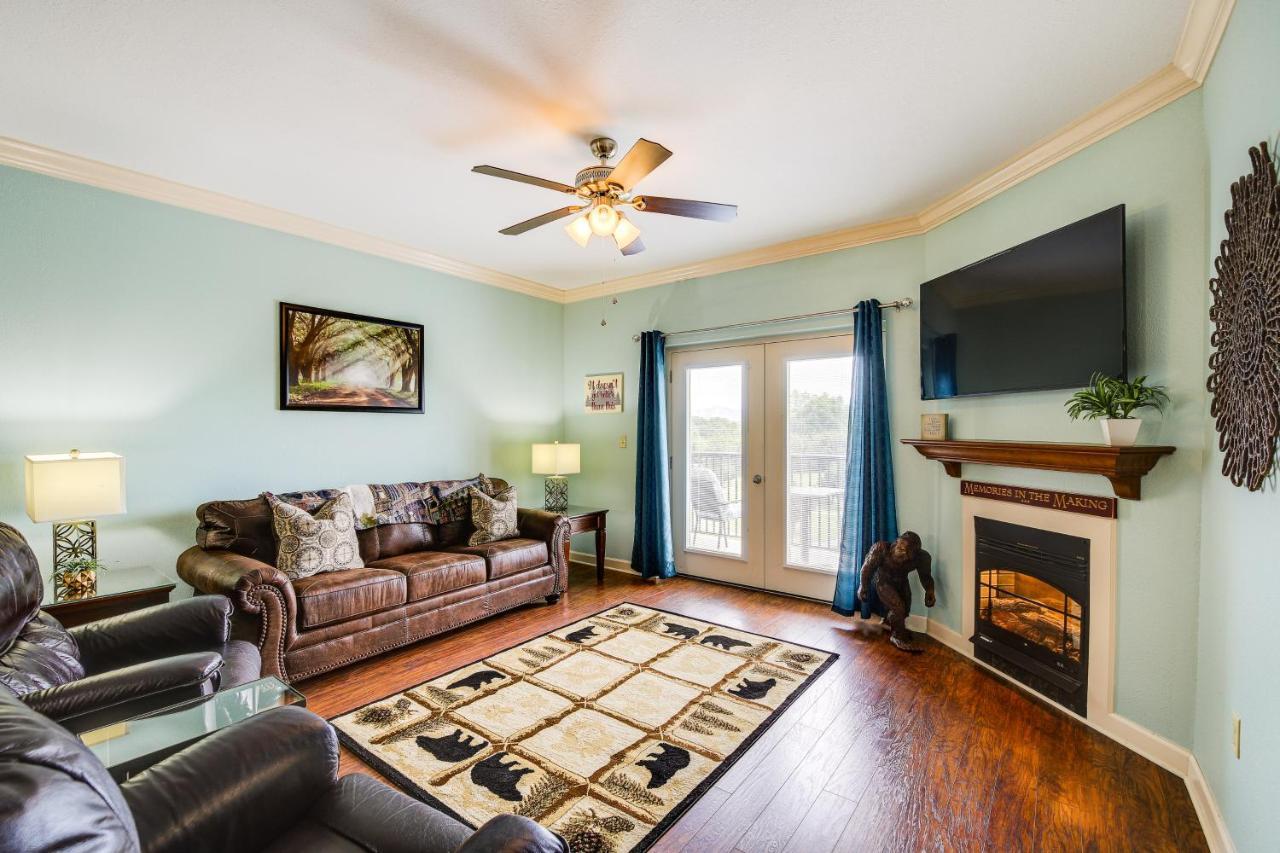 With Community Amenities! Apartment