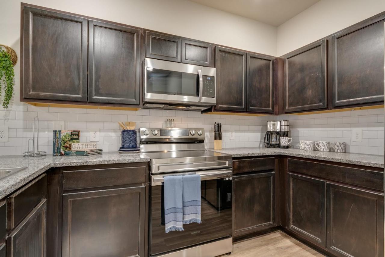 New 1 Bedroom Apt Sleeps 4 - Rc 5106