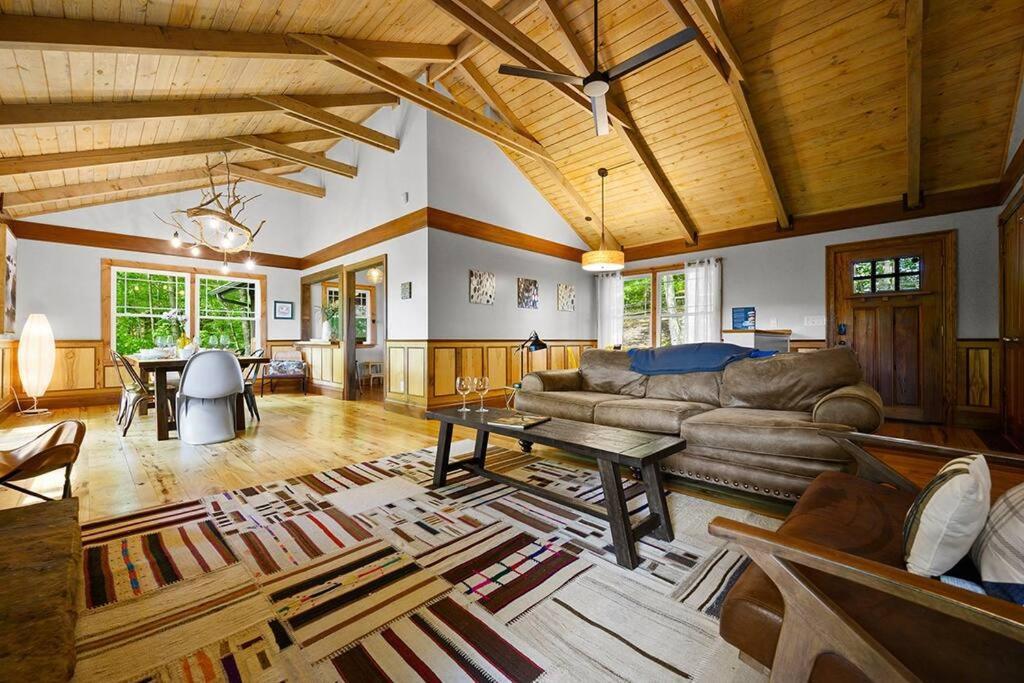 Chic Private W/ Epic Views & Amenities! Holiday home *