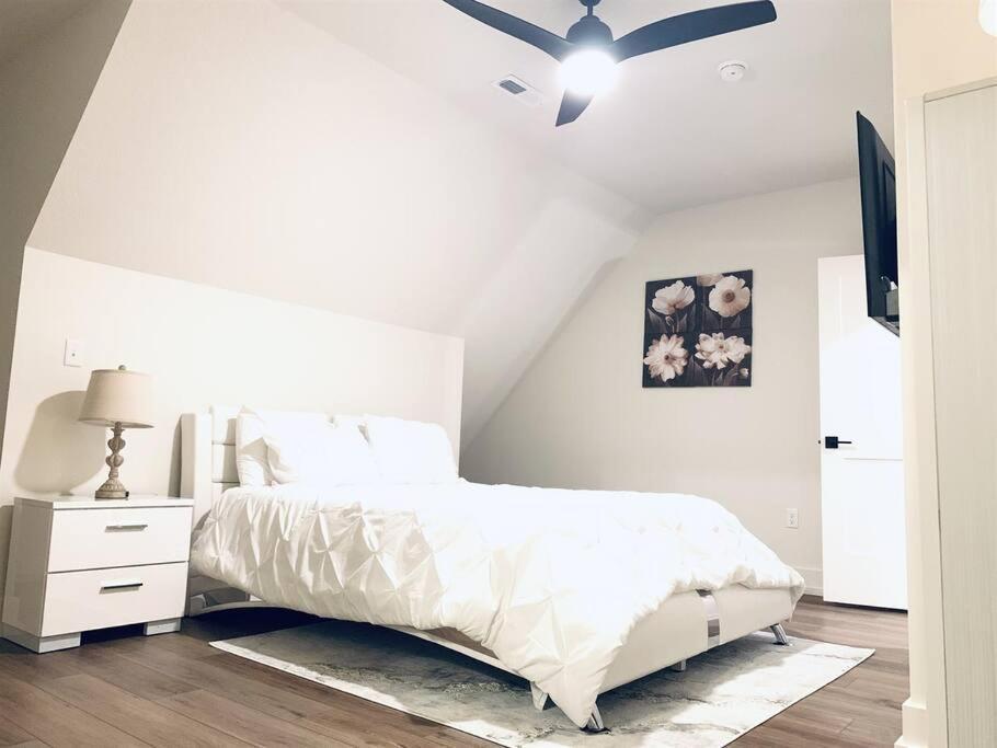 Luxury Bliss, Close To Major Attractions W/game & Gas Grill