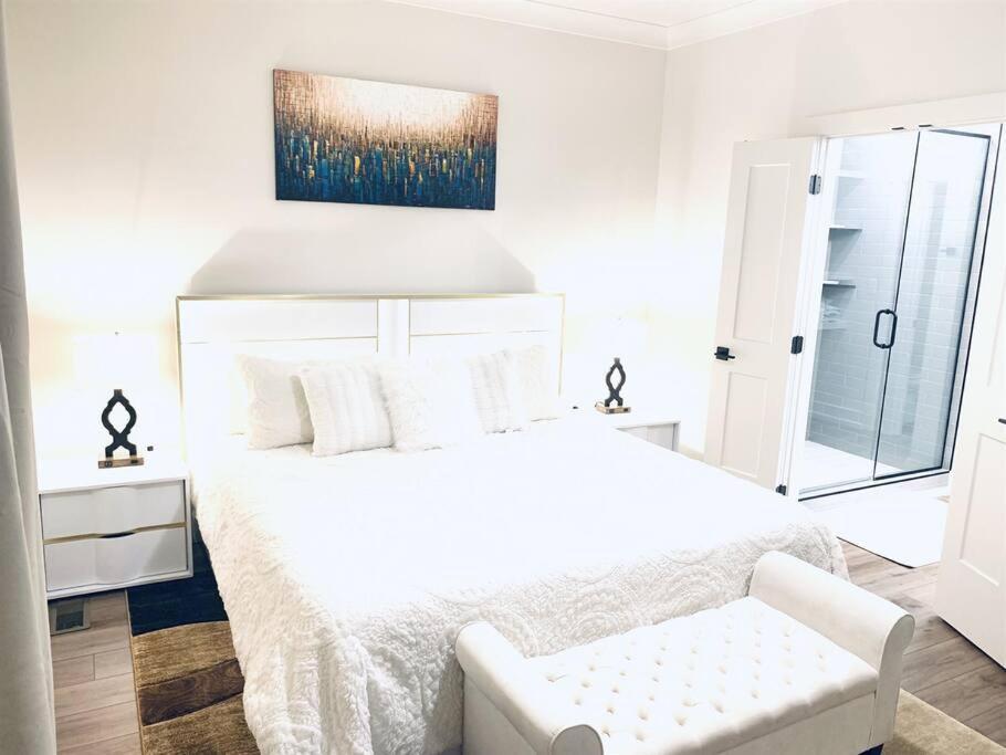 Luxury Bliss, Close To Major Attractions W/game & Gas Grill