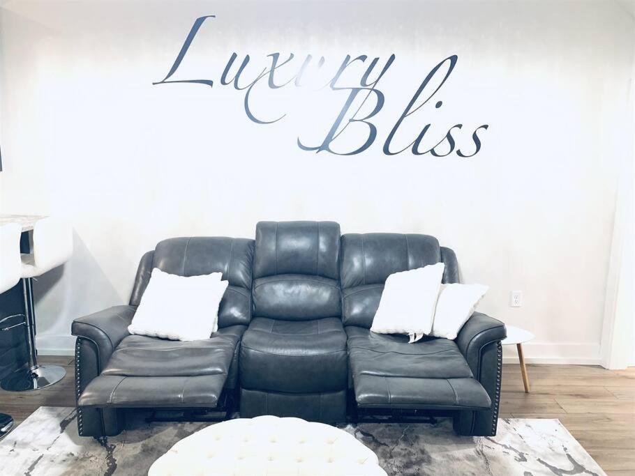 Luxury Bliss, Close To Major Attractions W/game & Gas Grill