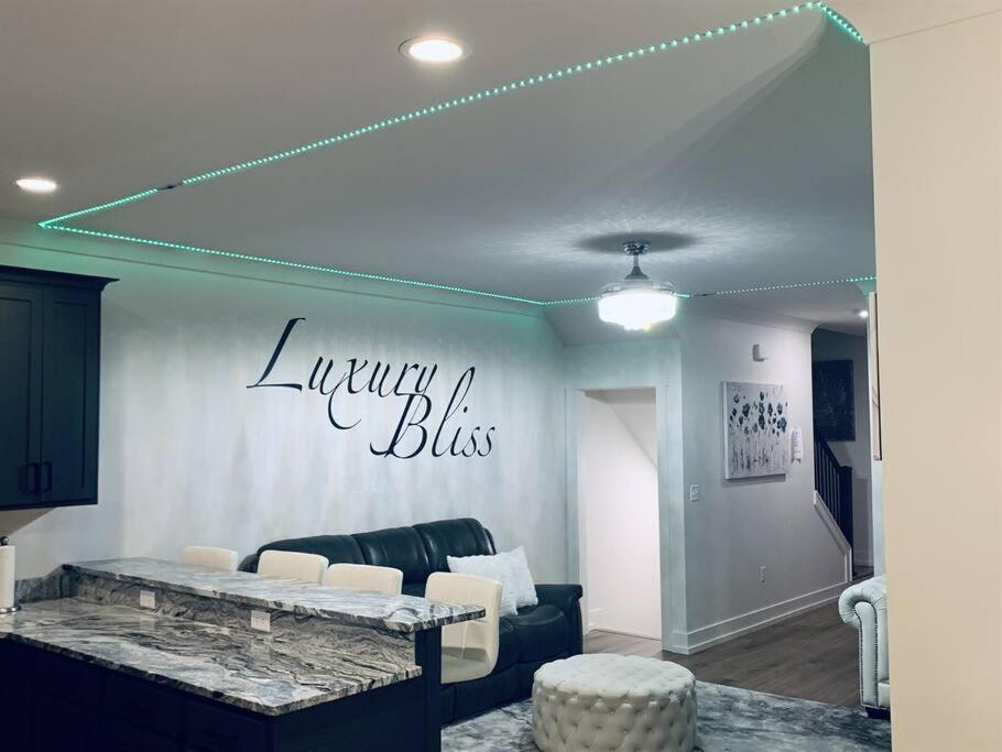 Luxury Bliss, Close To Major Attractions W/game & Gas Grill * Pigeon Forge