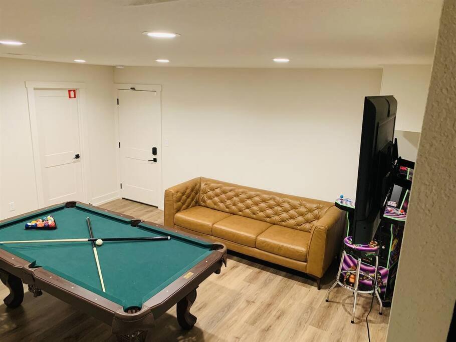 Luxury Bliss, Close To Major Attractions W/game & Gas Grill