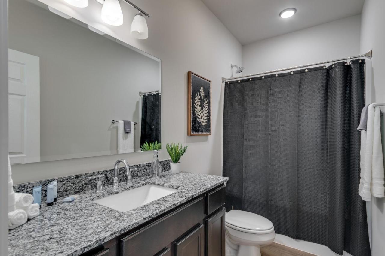 Apartment New 3 Bedroom Sleeps 6