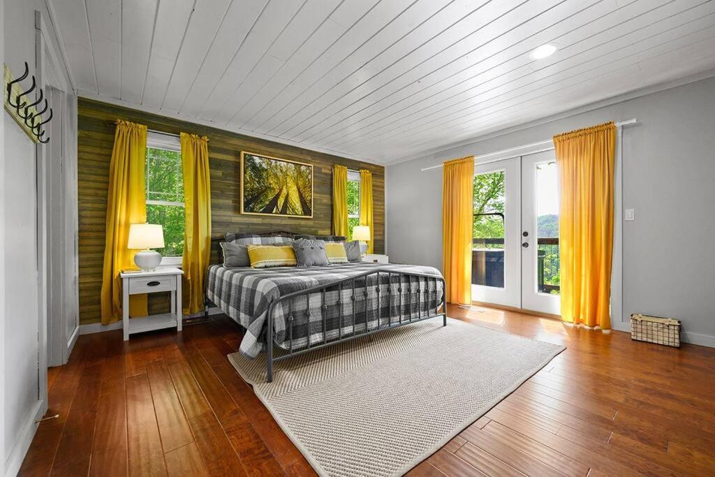 Chic Private W/ Epic Views & Amenities! * Pigeon Forge