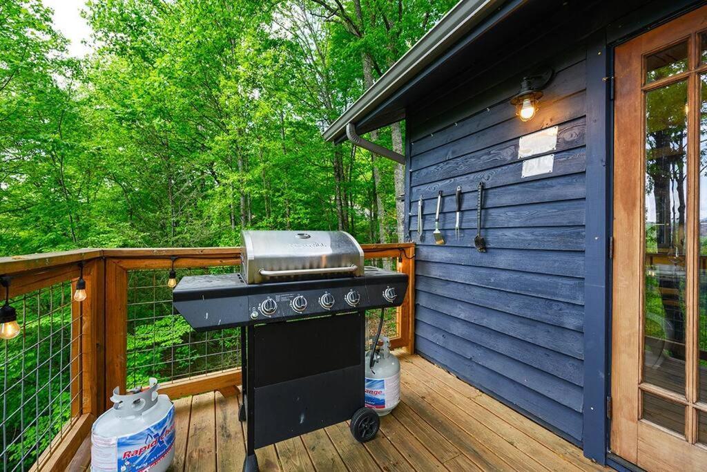Chic Private W/ Epic Views & Amenities!