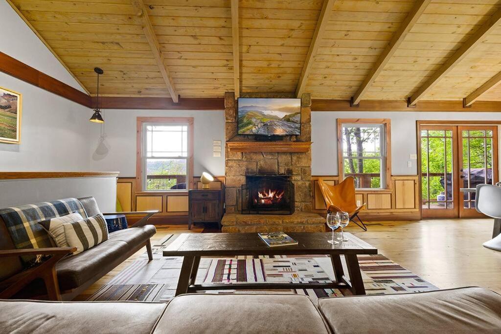 Chic Private W/ Epic Views & Amenities! * Pigeon Forge