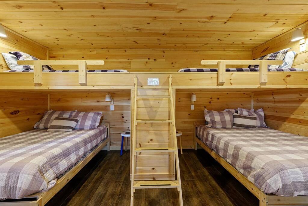 Holiday home Chic Private W/ Epic Views & Amenities!