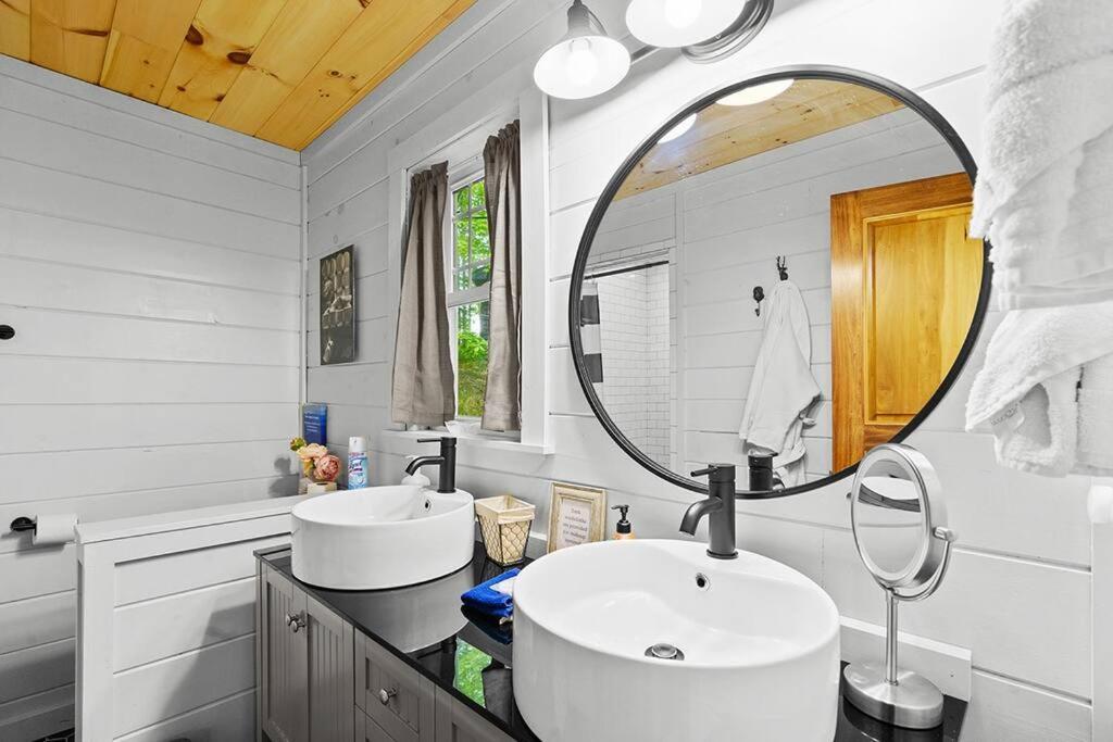 Chic Private W/ Epic Views & Amenities!