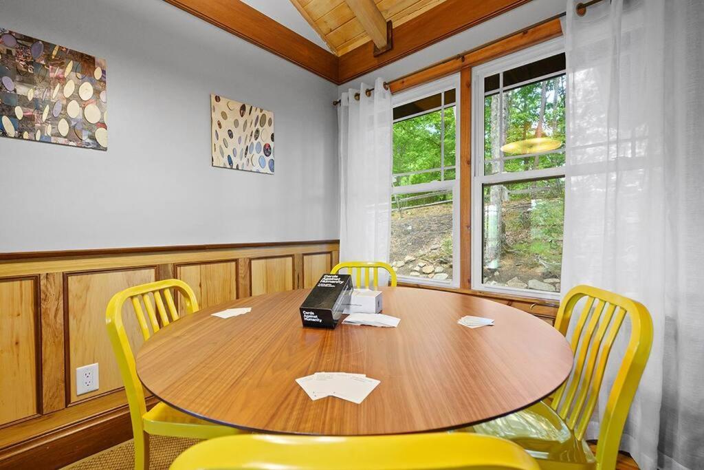 Chic Private W/ Epic Views & Amenities! *