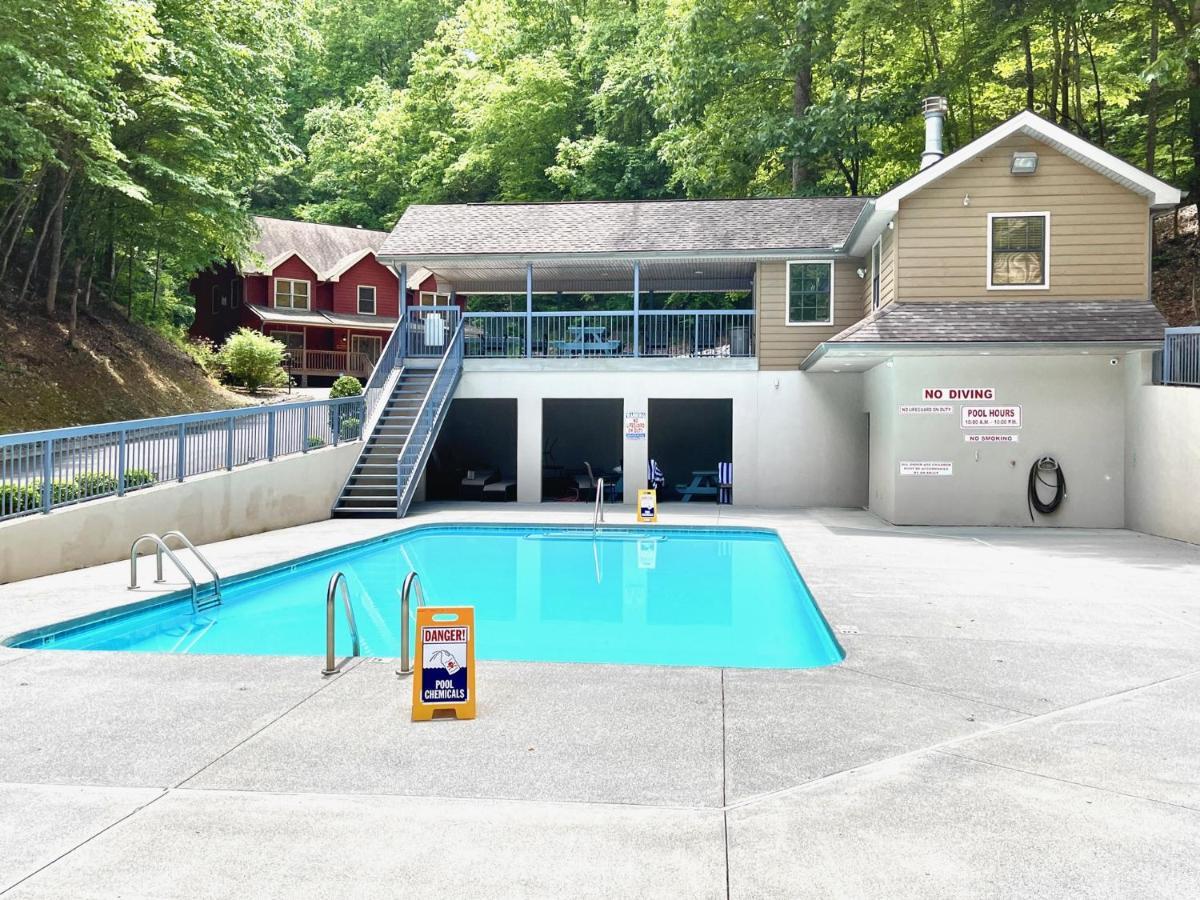 Happy Trails, Pool, 1089 Of Free Attraction Tickets For Each Paid Day, Dollywood And