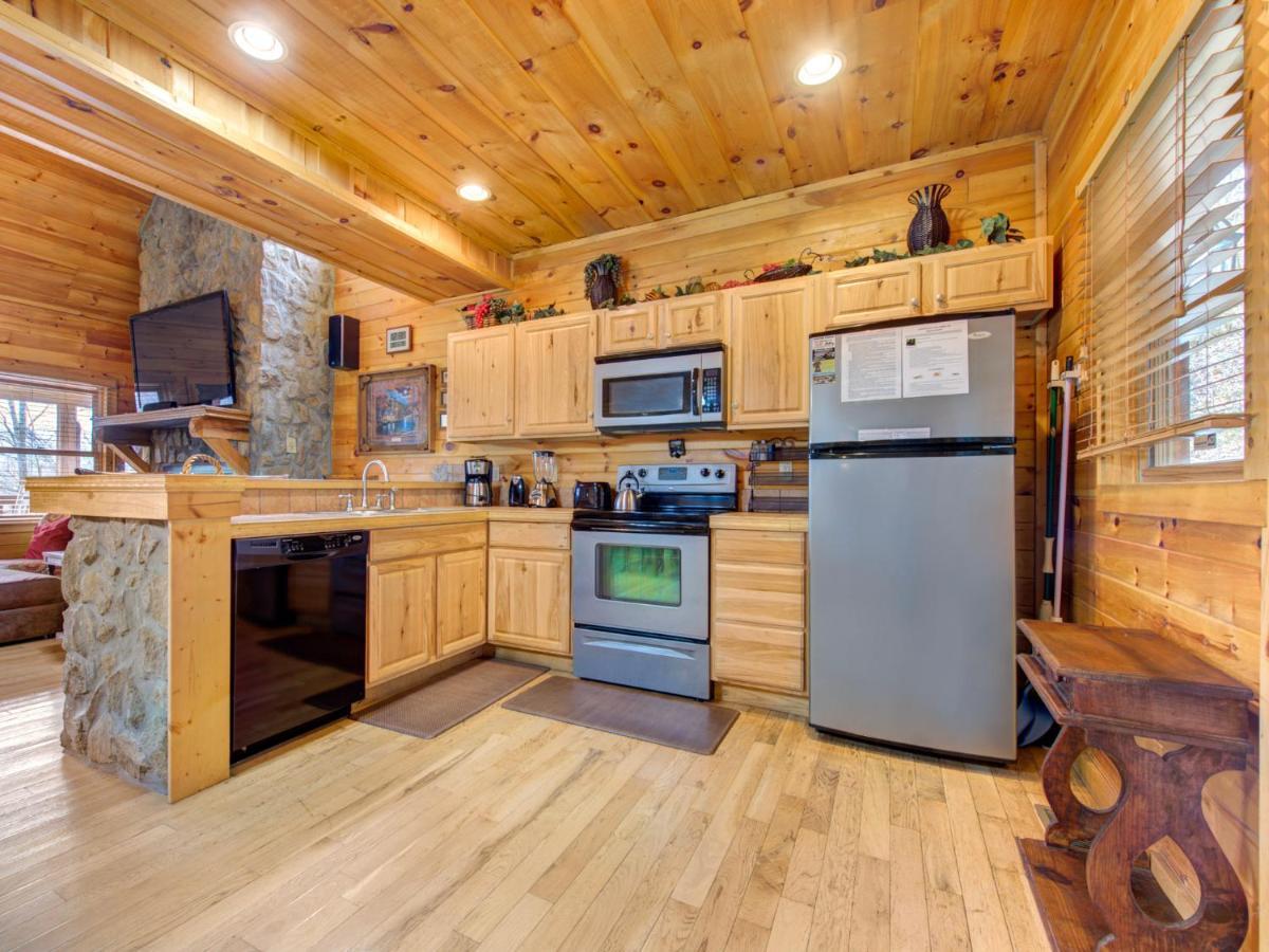 Splashing Sunrise, 2 Bedrooms, Private Pool, Arcade, Hot Tub, Sleeps 6 Holiday home