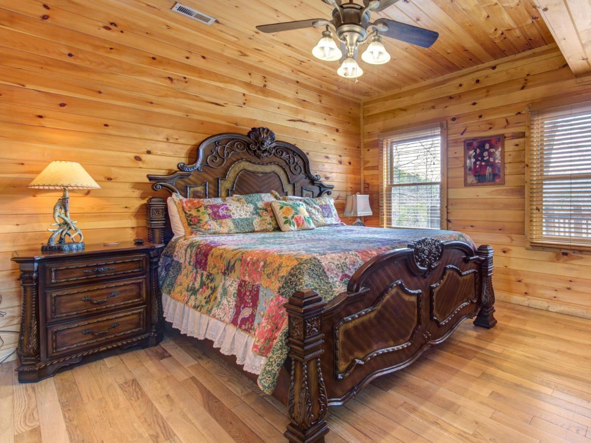 Splashing Sunrise, 2 Bedrooms, Private Pool, Arcade, Hot Tub, Sleeps 6 Holiday home