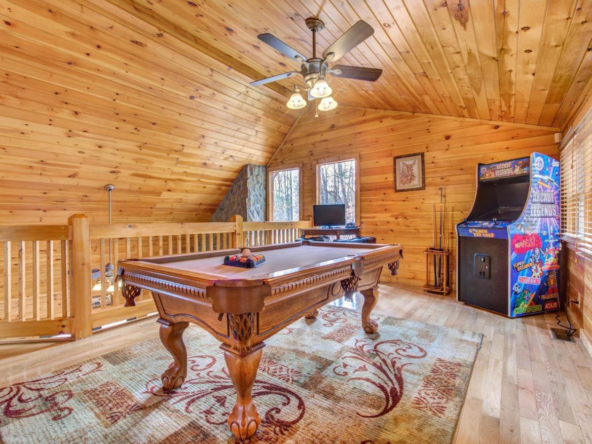 Splashing Sunrise, 2 Bedrooms, Private Pool, Arcade, Hot Tub, Sleeps 6 Holiday home