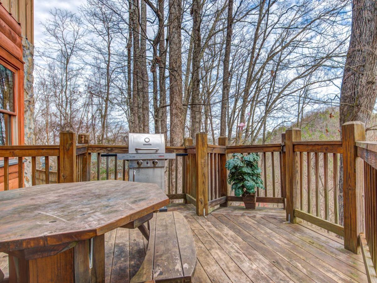 Splashing Sunrise, 2 Bedrooms, Private Pool, Arcade, Hot Tub, Sleeps 6 Holiday home Pigeon Forge