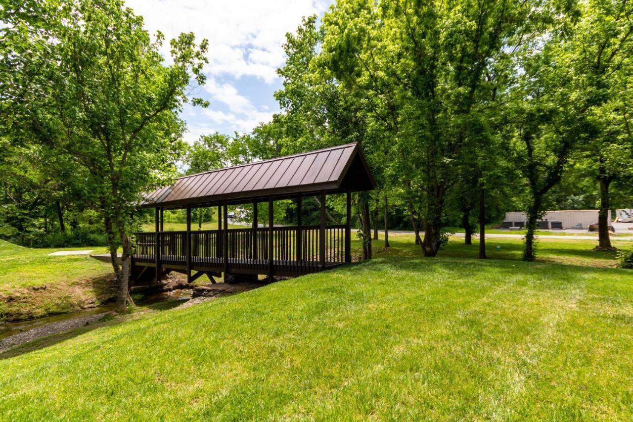 New 3 Bedroom Sleeps 6 Apartment