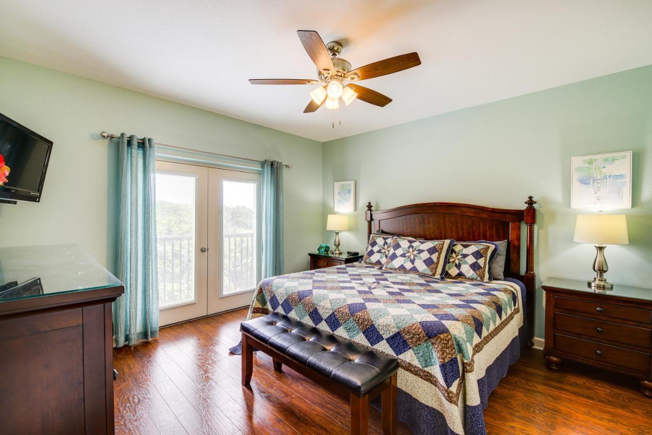 Apartment With Community Amenities!