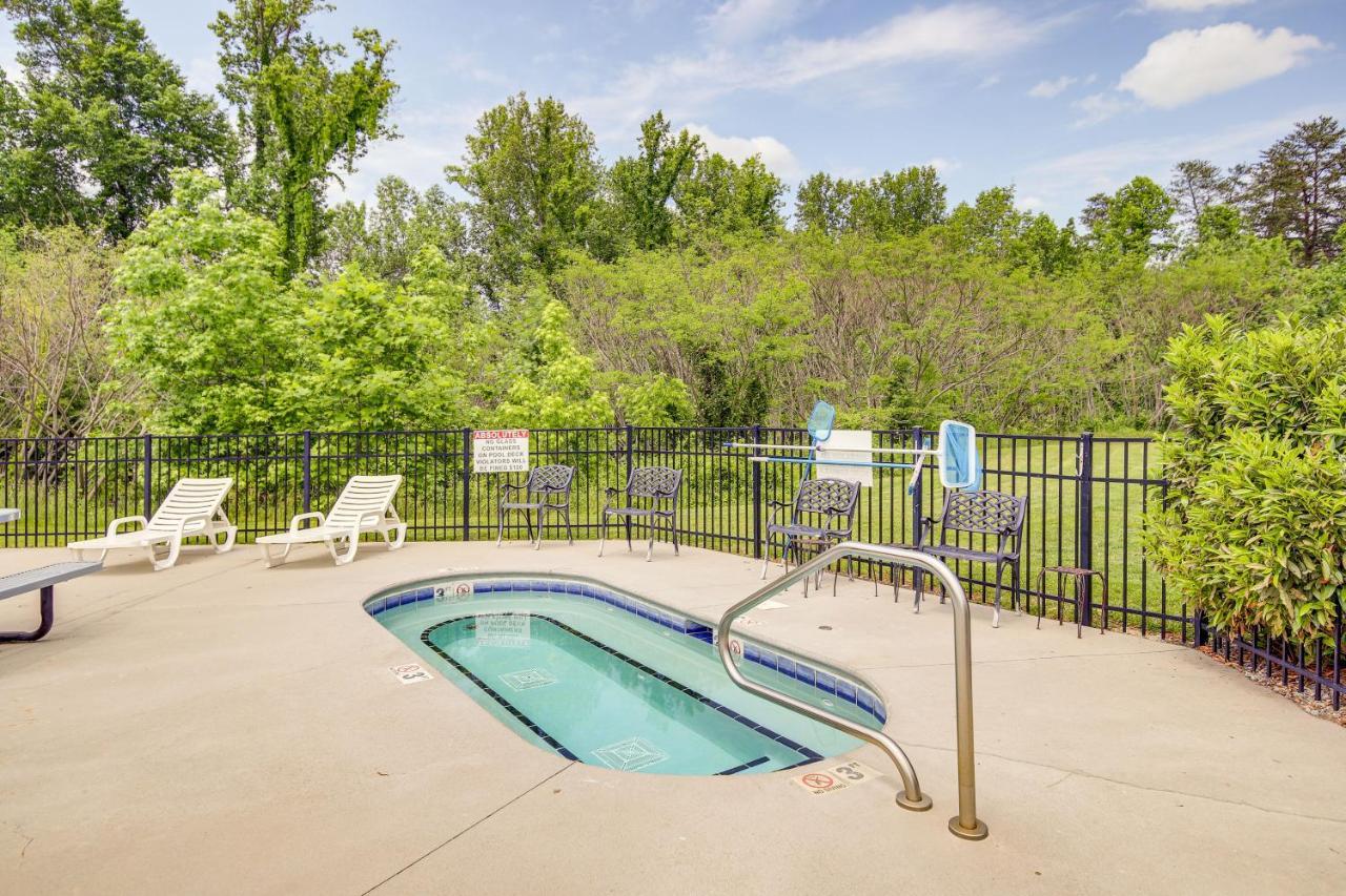 Apartment With Community Amenities!