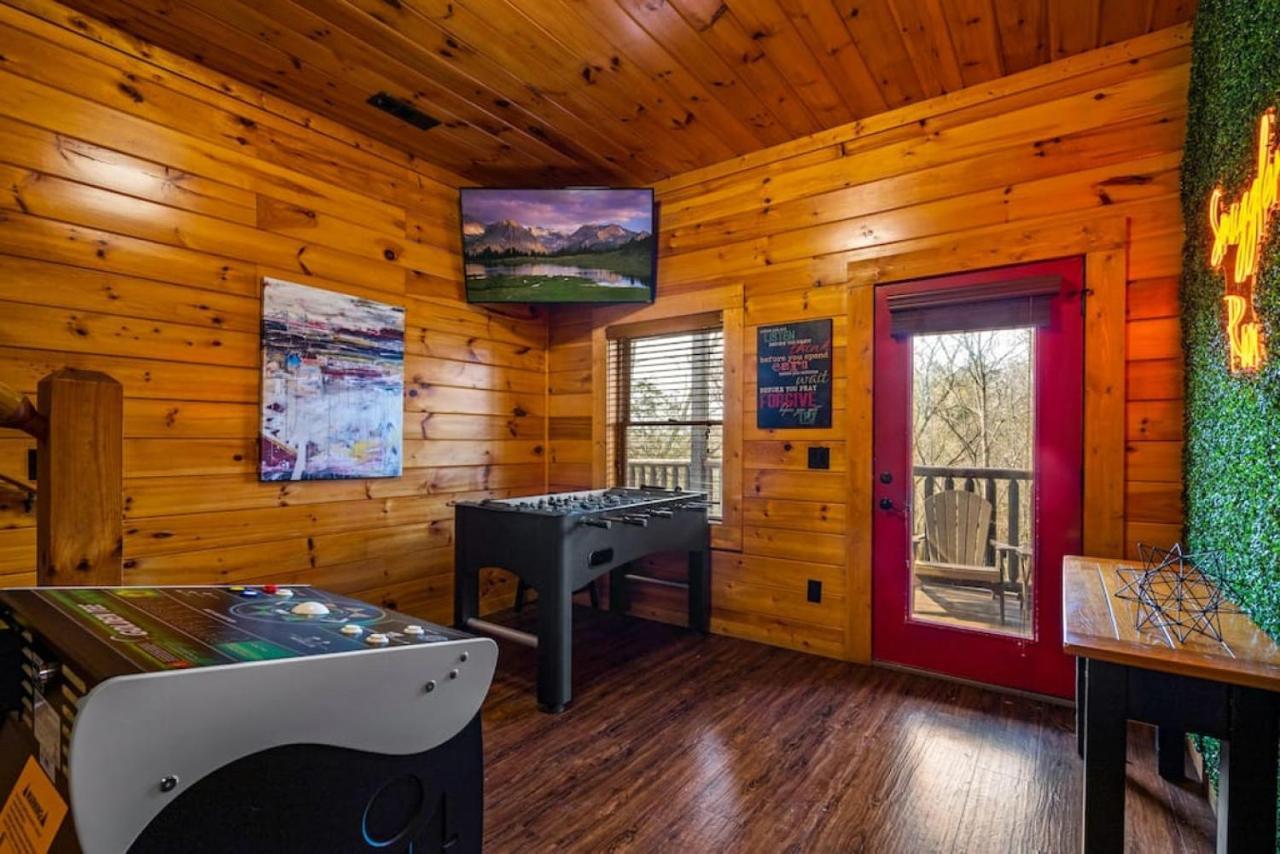 New Redesigned Mtn Retreat Pigeon Forge