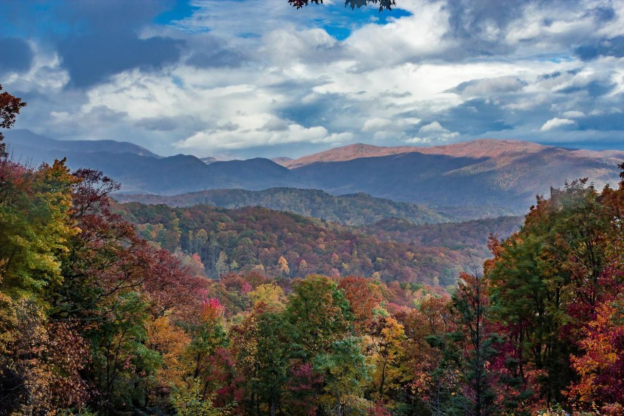 Dollywood Family Resort: Seasonal Pools, Hot Tub & Arcade Holiday home