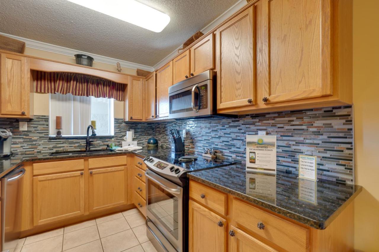 Retreat With Community Pool! Pigeon Forge