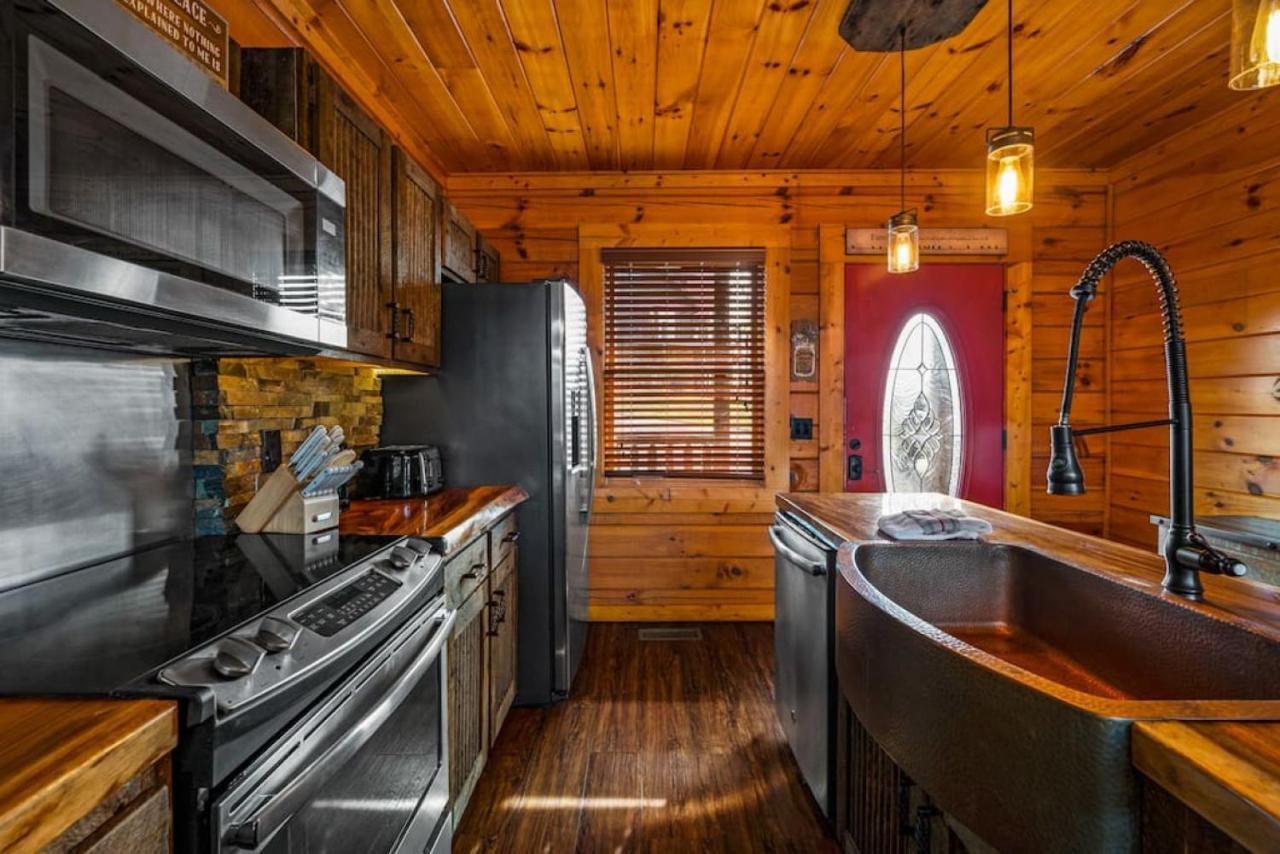 New Redesigned Mtn Retreat Pigeon Forge