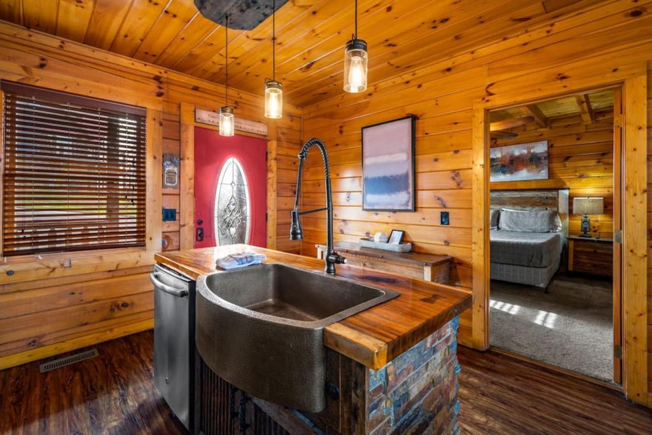 New Redesigned Mtn Retreat Holiday home