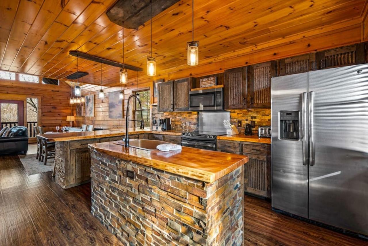 Holiday home New Redesigned Mtn Retreat *