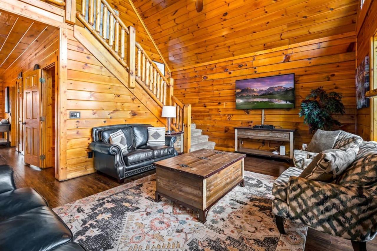 New Redesigned Mtn Retreat * Pigeon Forge