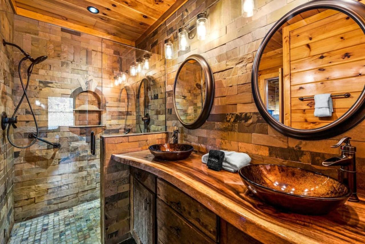 New Redesigned Mtn Retreat Pigeon Forge