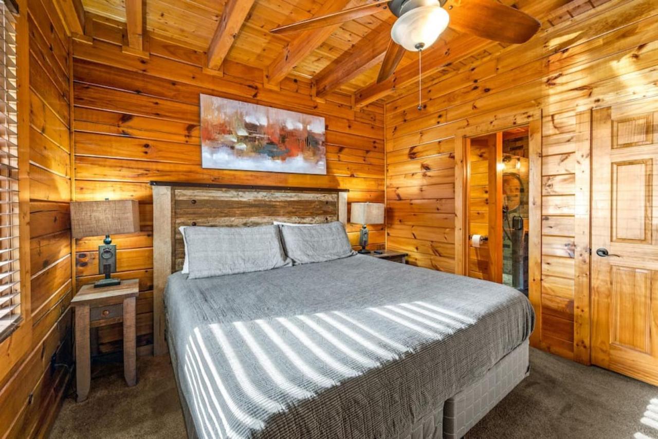 Holiday home New Redesigned Mtn Retreat Pigeon Forge