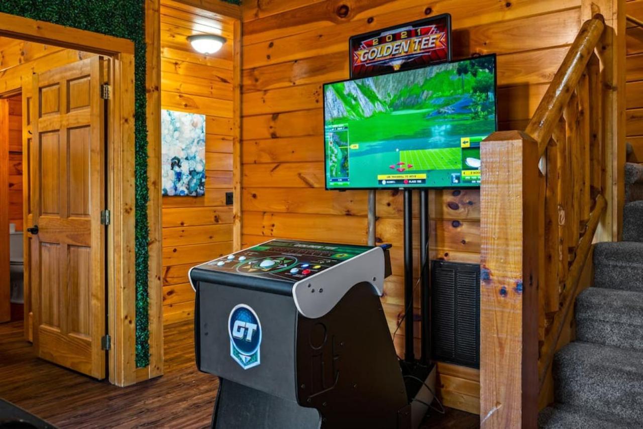 New Redesigned Mtn Retreat Holiday home Pigeon Forge