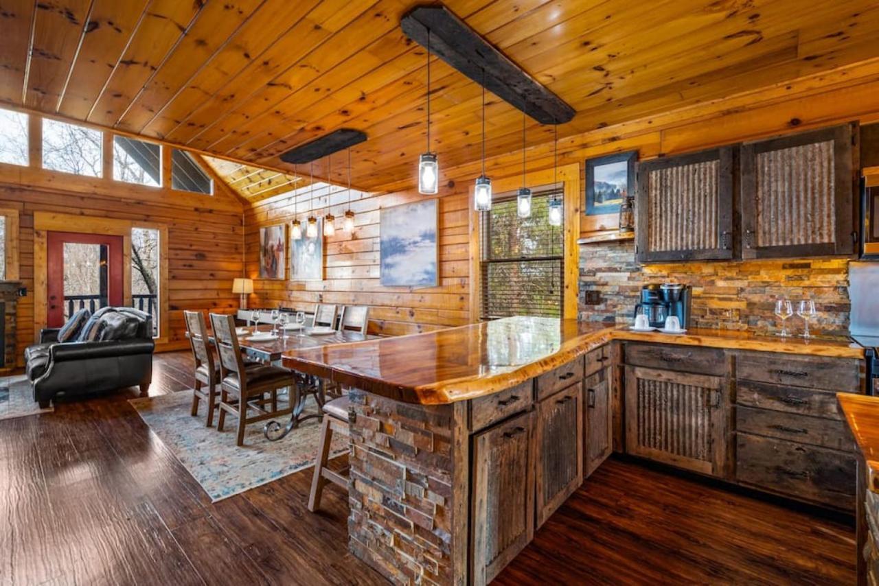 Holiday home New Redesigned Mtn Retreat *