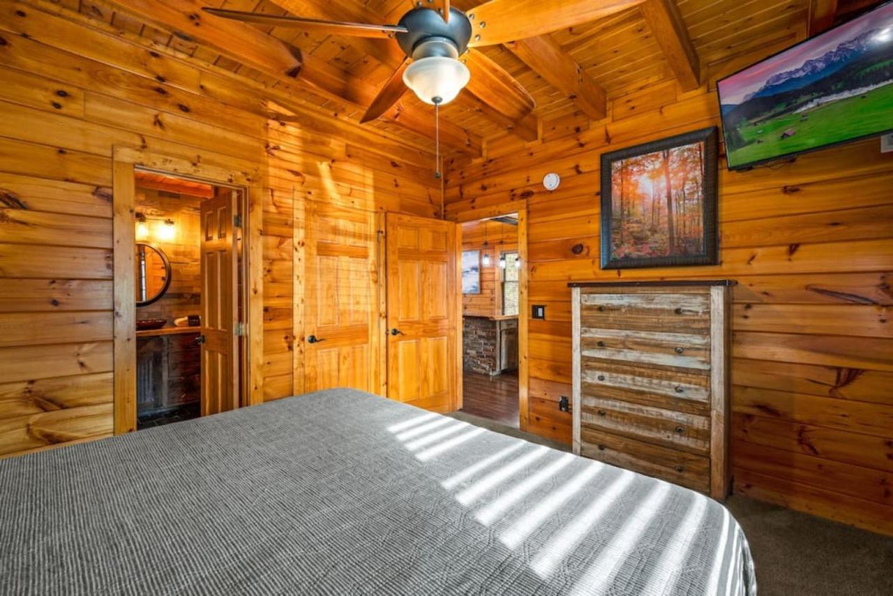 Holiday home New Redesigned Mtn Retreat Pigeon Forge