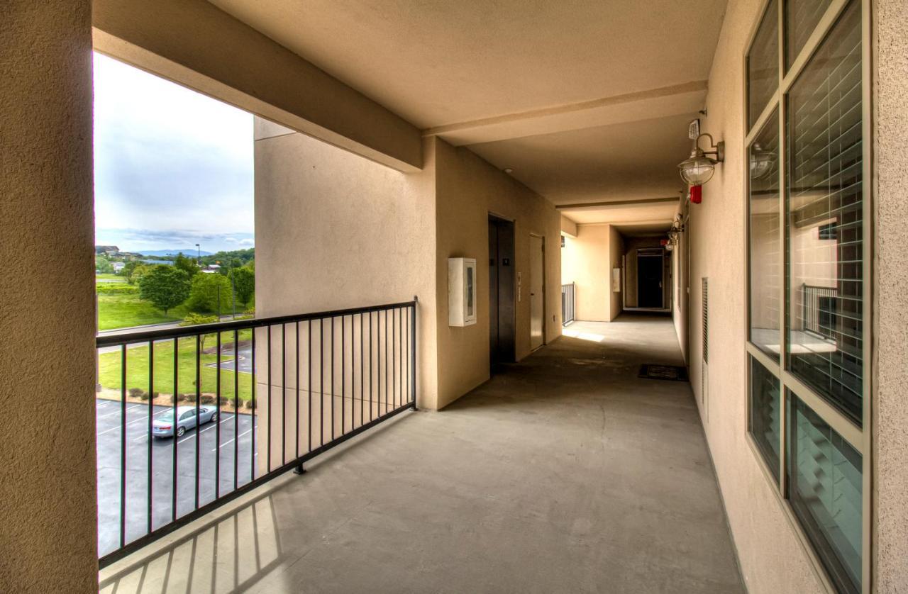 Apartment River Crossing #405 Pigeon Forge
