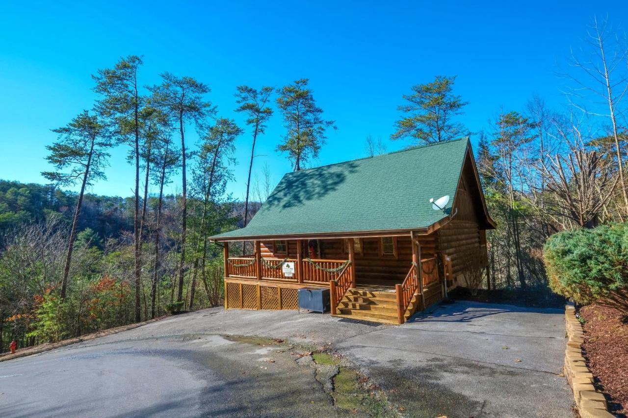A Bear Creek Crib * Pigeon Forge