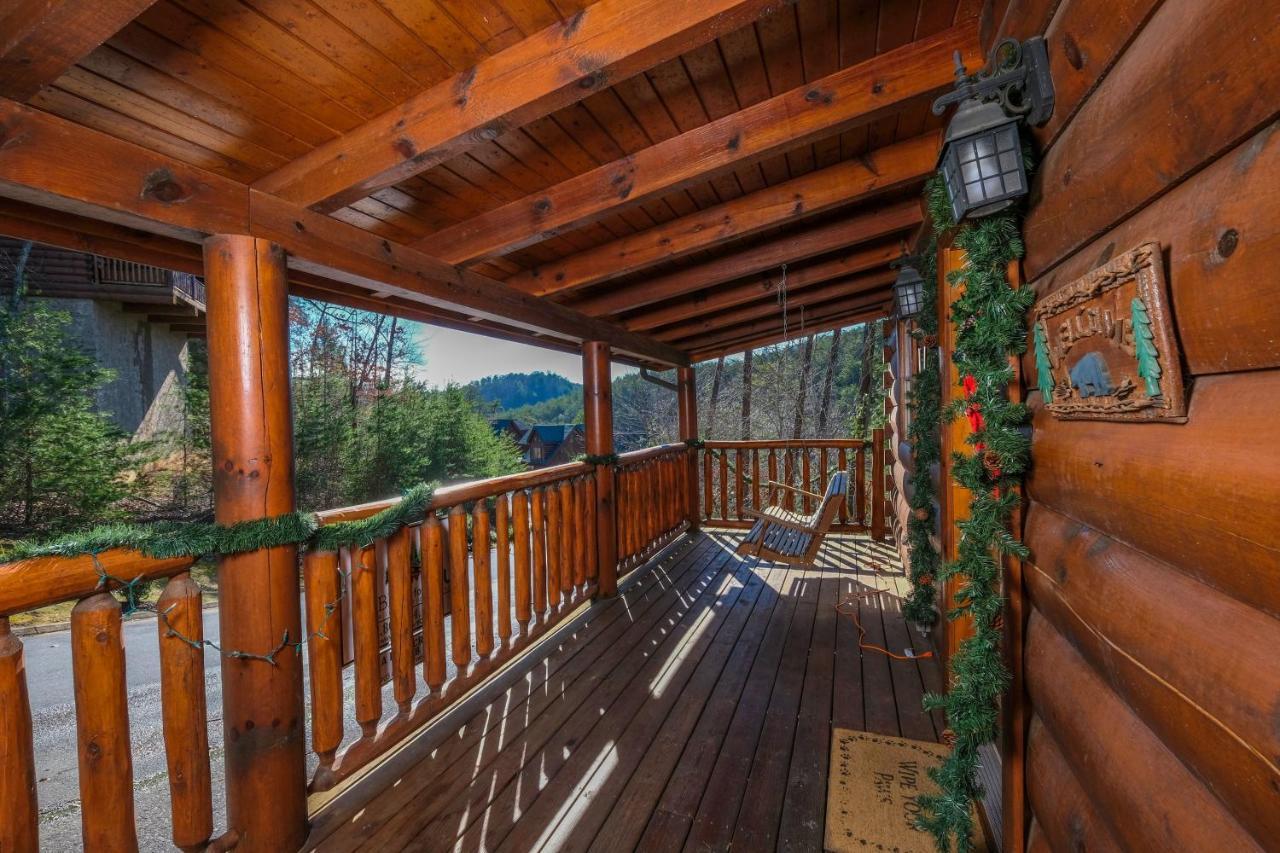 A Bear Creek Crib * Pigeon Forge