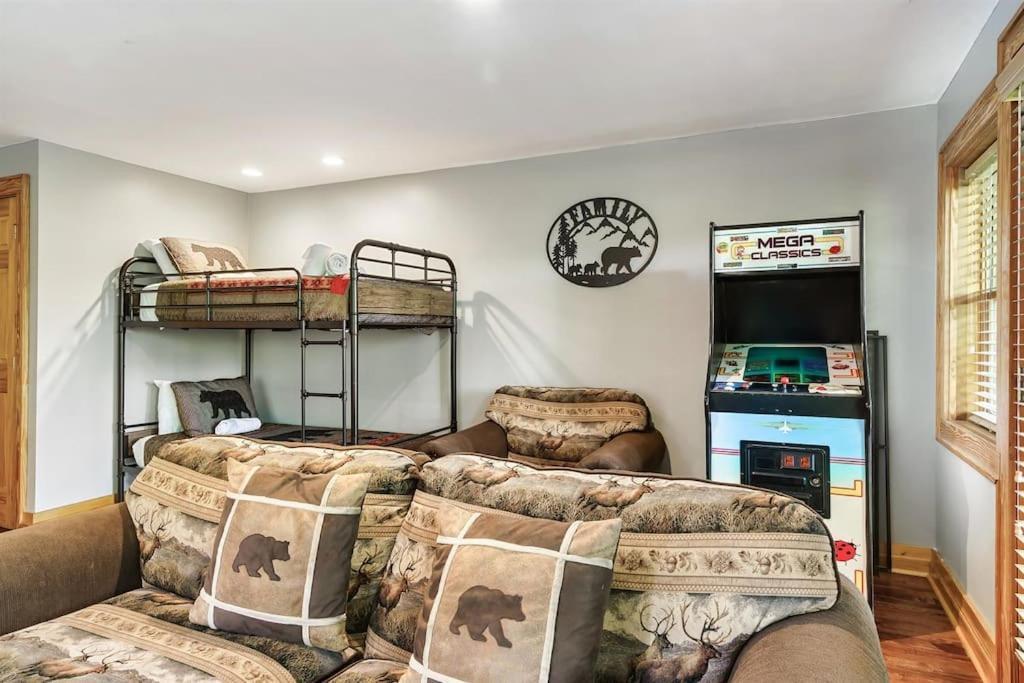Holiday home Dollywood Family Resort: Seasonal Pools, Hot Tub & Arcade Pigeon Forge