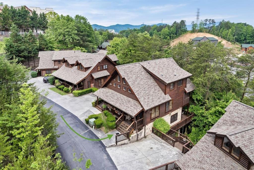 Dollywood Family Resort: Seasonal Pools, Hot Tub & Arcade Holiday home
