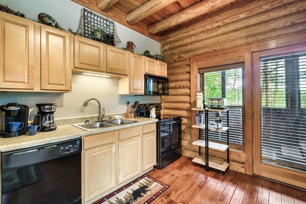 Dollywood Family Resort: Seasonal Pools, Hot Tub & Arcade Holiday home *