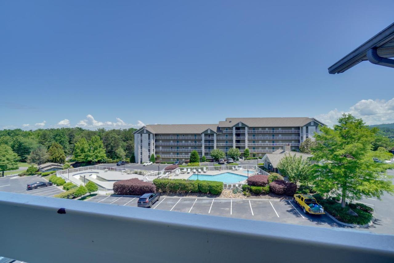 Retreat With Community Pool! Apartment