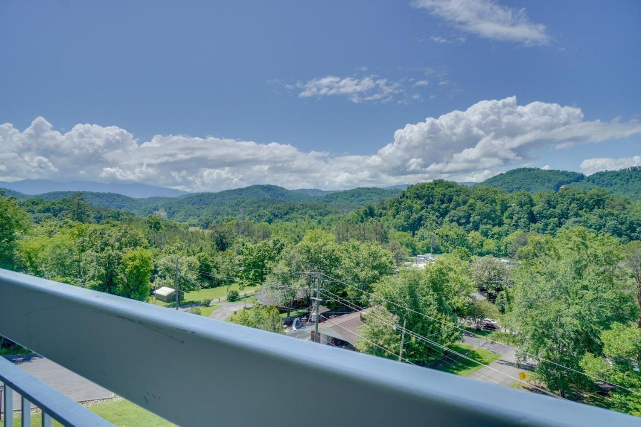 Retreat With Community Pool! Apartment