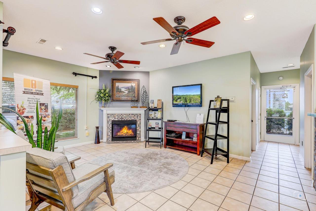 Stay-a-while Whispering Pines 433