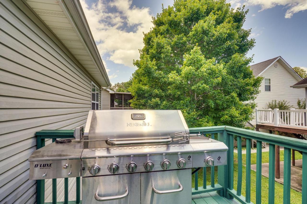 Holiday home With Deck And Hot Tub Near Town!